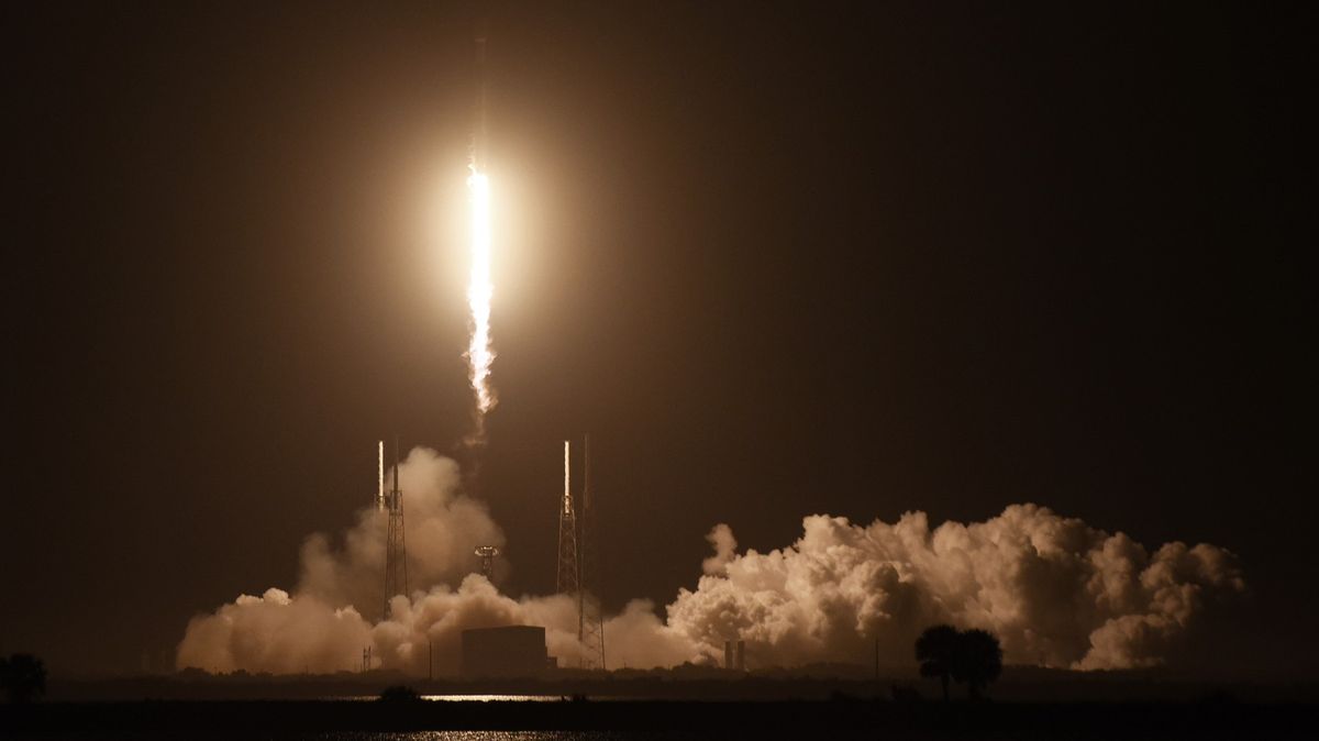 Muskova raketa vynesla satelity, které připojí Tichomoří k internetu